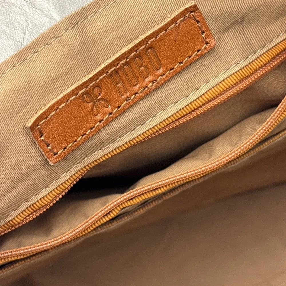 HOBO Int'l Render Shoulder Bag In Polished Leather Light Gray EUC